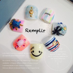 7月に入り、いよいよ夏がやってきますね～ サンダルも欠かせない季節です！！足元をFOOT★GELで可愛くしましょう♪ FOOTコース ７５００円（+税） フットバス　ケアー込み 初回のお客様２０％OFF